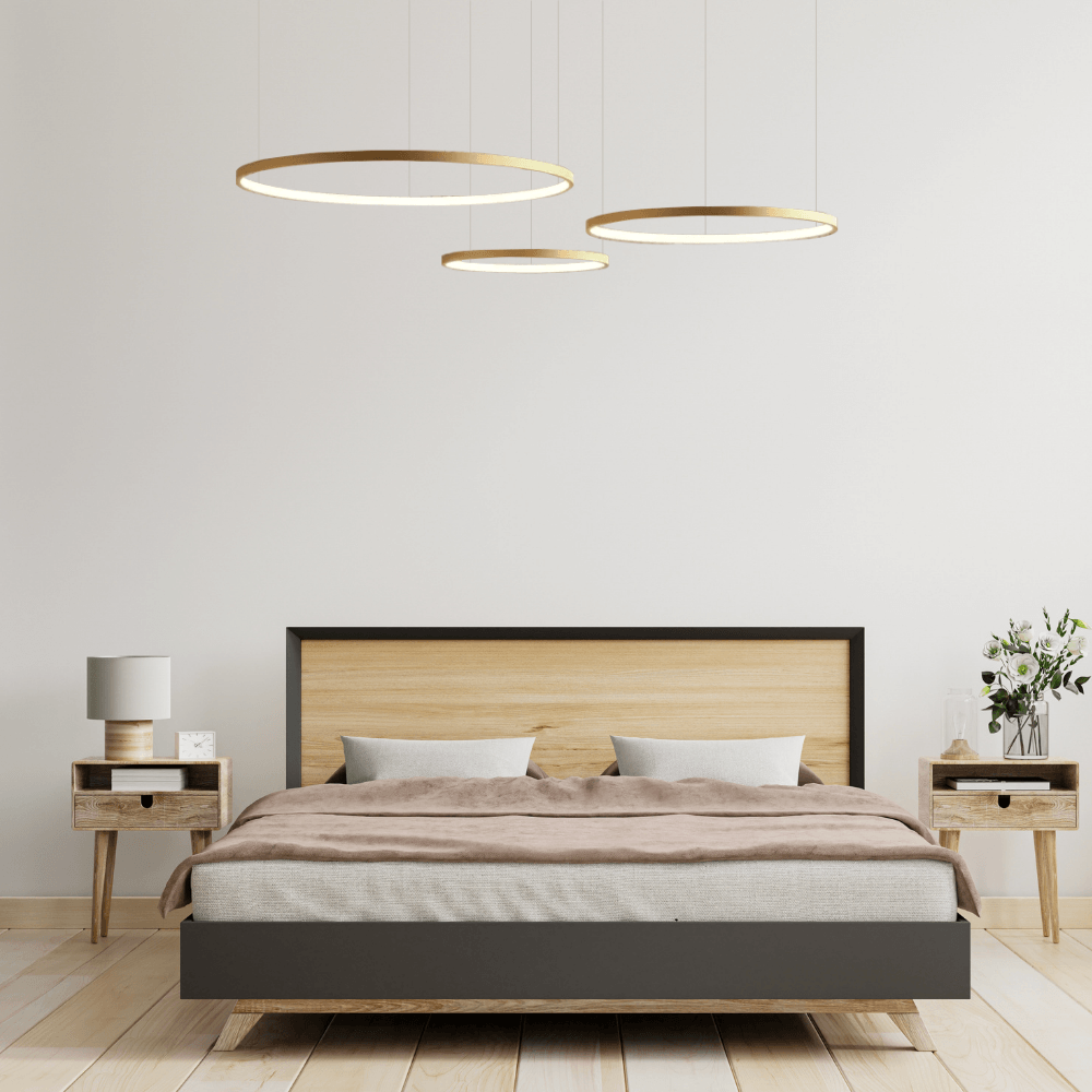Schlafzimmer mit runder LED Pendellampe Circle, Lifestyle