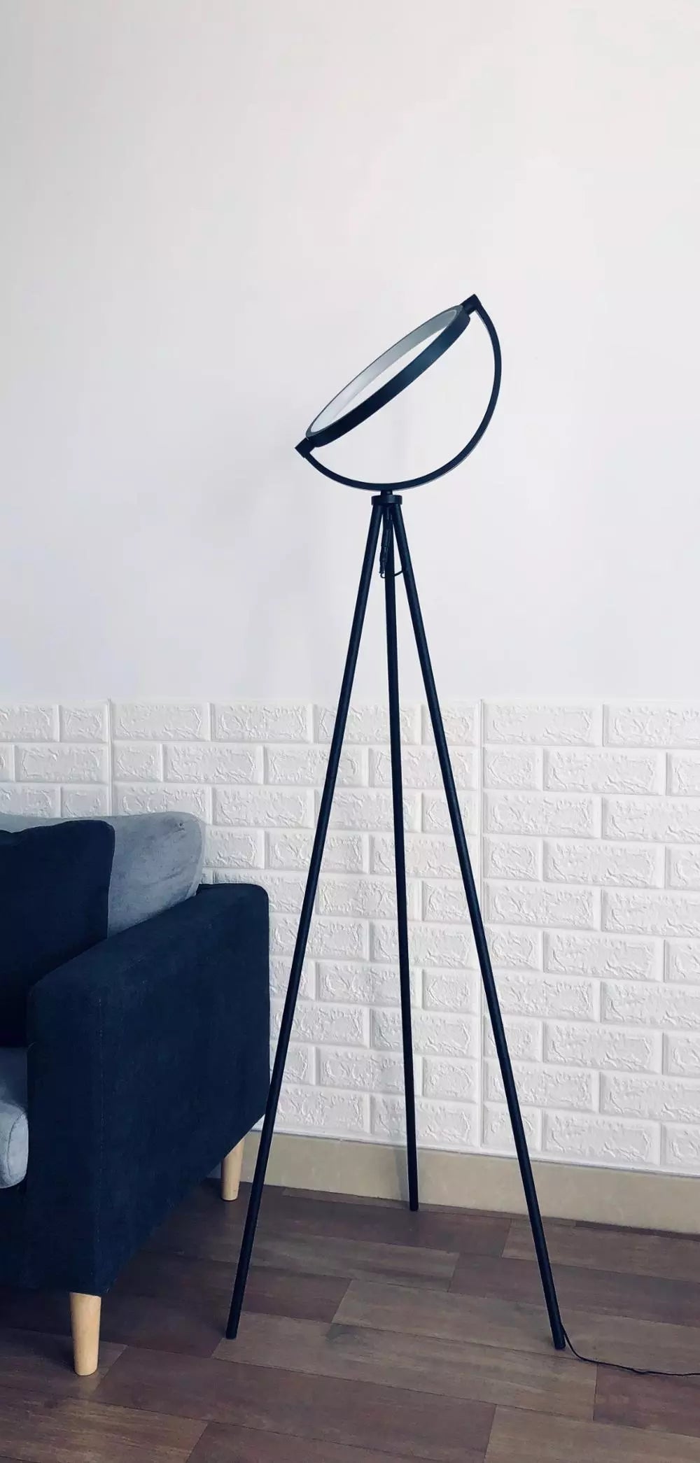 HALO LED Stehleuchte im modernen Wohnzimmer